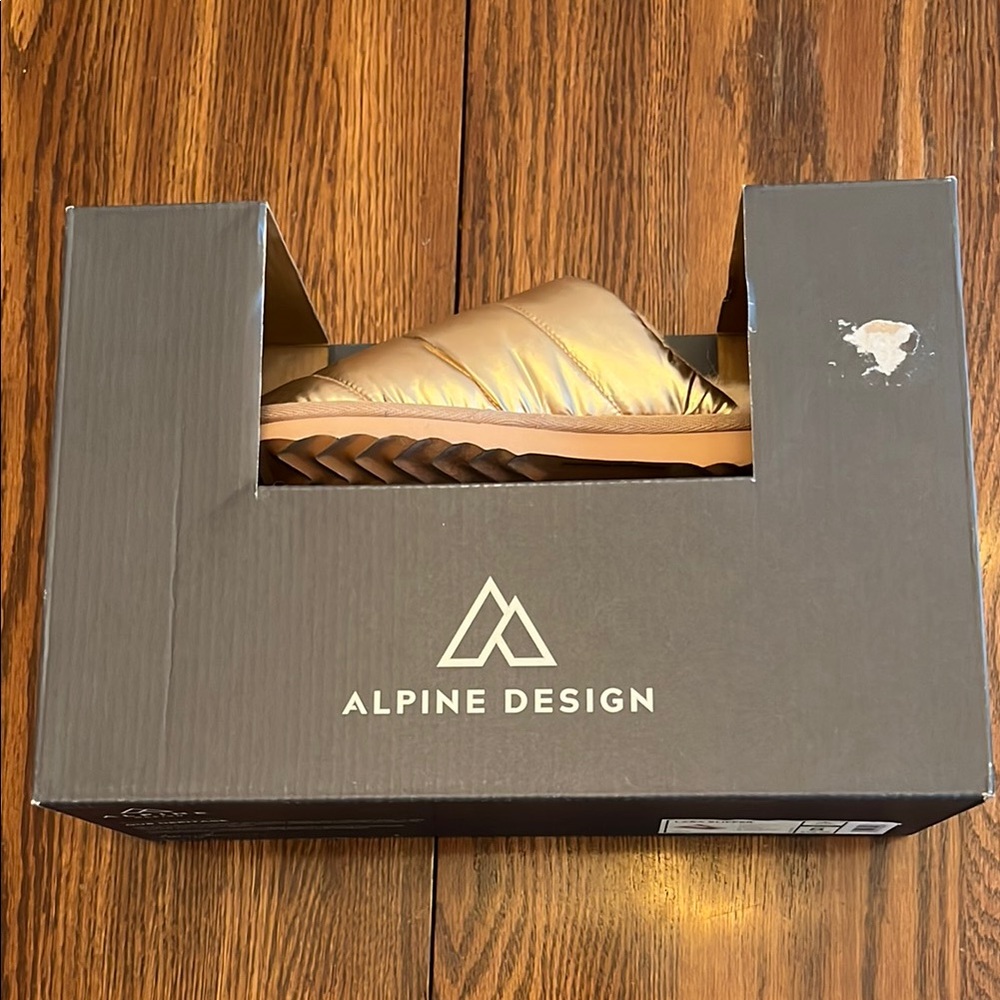 Lara slippers women’s size 8 Alpine Design Metallic Gold NIB